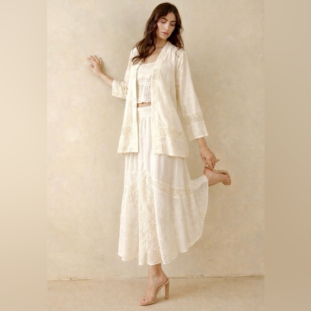 🔥 HOST PICK 🔥 Vintage Cream Lace Jacket Maxi Skirt Set M